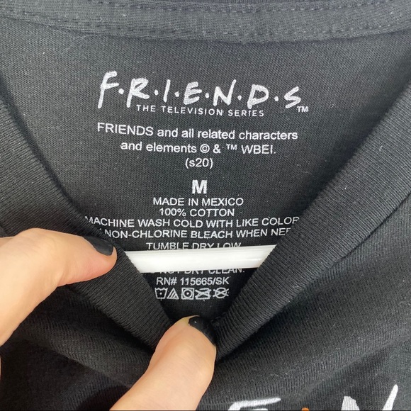 Friends 1990s Graphic Boxy Graphic Print Cropped Tee Womens Medium Large NWT New - Picture 7 of 9